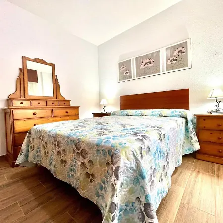 Urb. Palmeras Del Sur Con Piscina アデヘ