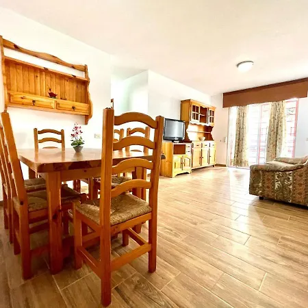 Apartamento Urb. Palmeras Del Sur Con Piscina *